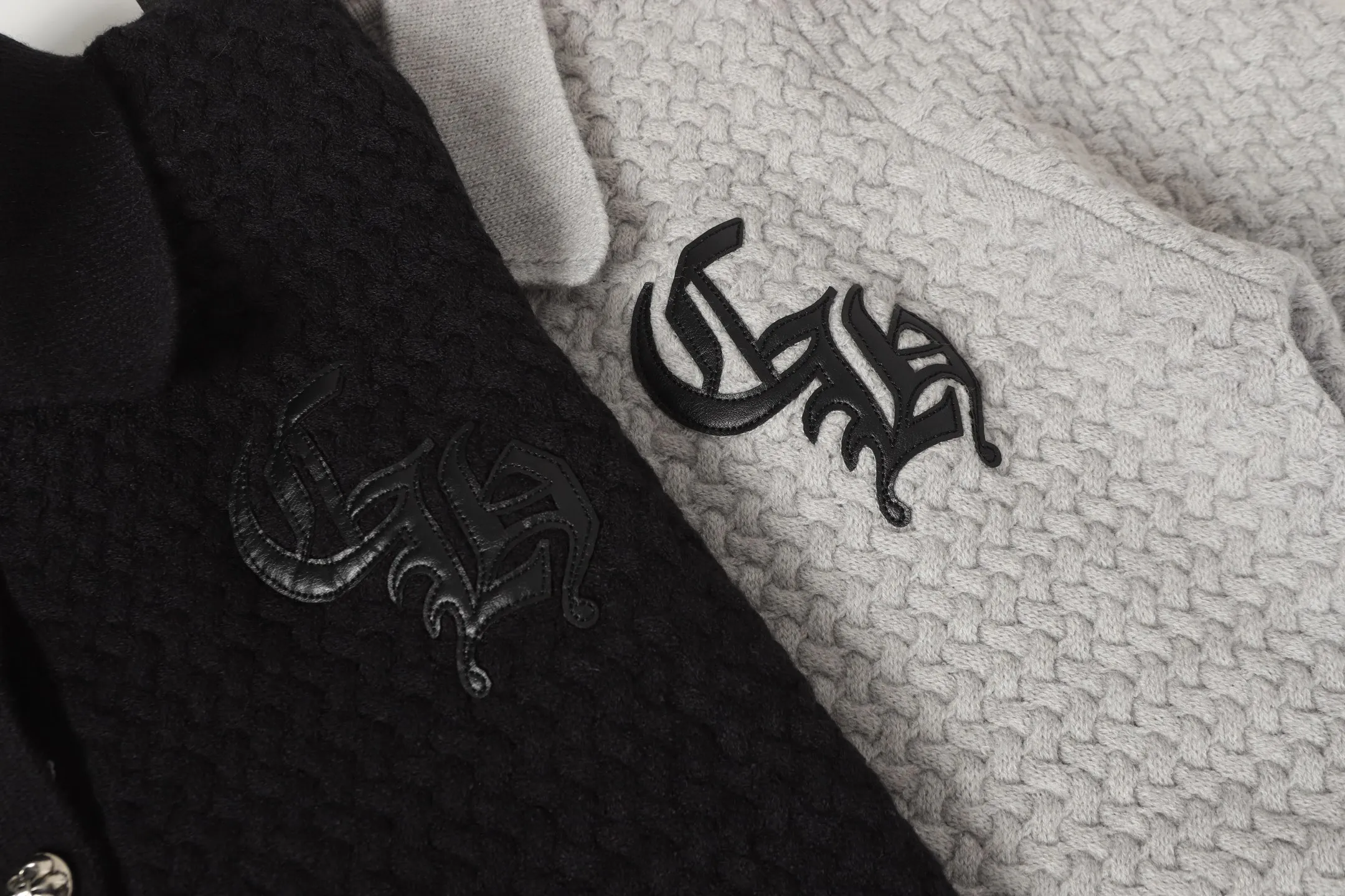 P300 #M904 - Chrome Hearts/Chrome Hearts Heavy Industry Sanskrit appliquéd embroidered cardigan knitted sweater - High weight, high density and high quality. The wool is soft, delicate and skin-friendly. It feels soft and silky. It has excellent warmth and skin-friendly properties. - Customized weaving and dyeing, no color difference. No matter the fabric or workmanship details, it is the ordinary version on the market. - Hardware zipper accessories are all customized, full of details -Colour: light gray black -Size: S M L XL
